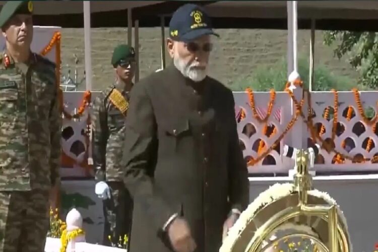 PM Modi paid tribute to the Kargil War heroes