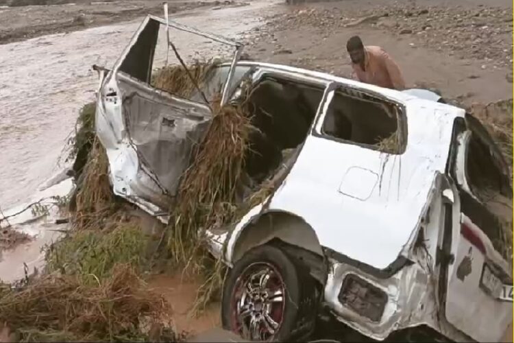 Una Car Washed Away In Jejon Khad