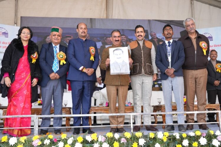 Cm Sukhu Honored 21 Players