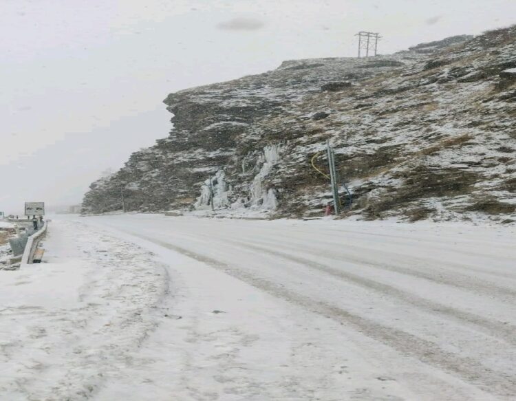 Snowfall in kullu and lahaul spiti