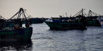 Sri Lankan Navy arrested 8 Indian fishermen