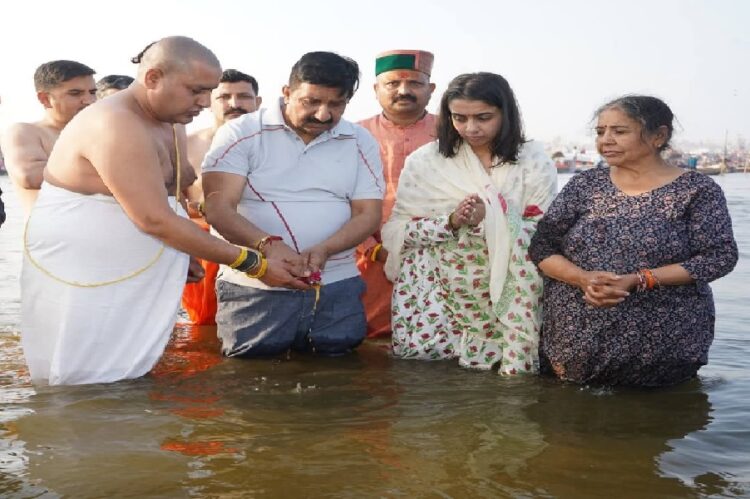 Deputy Chief Minister Mukesh Agnihotri took a holy dip in Mahakumbh