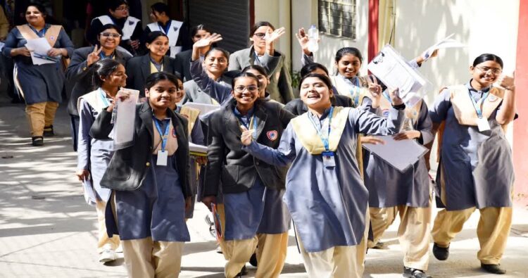 CBSE12वीं के नतीजे घोषित