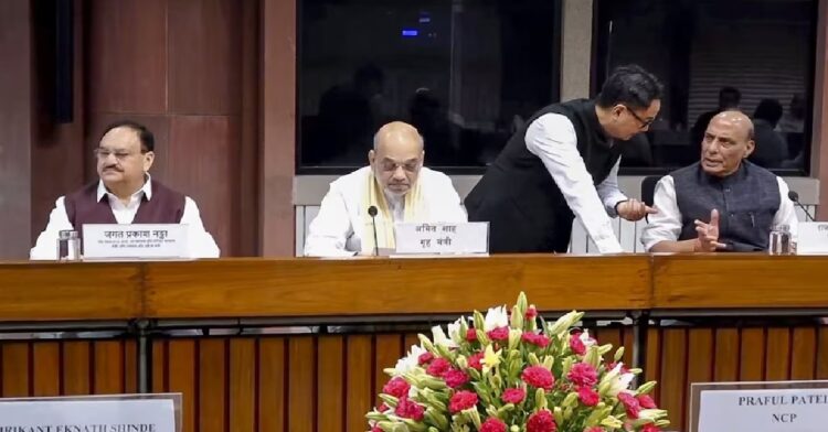ऑपरेशन सिंदूर अभी भी जारी... सरकार ने सर्वदलीय बैठक में रक्षामंत्री राजनाथ सिंह ने दी जानकारी